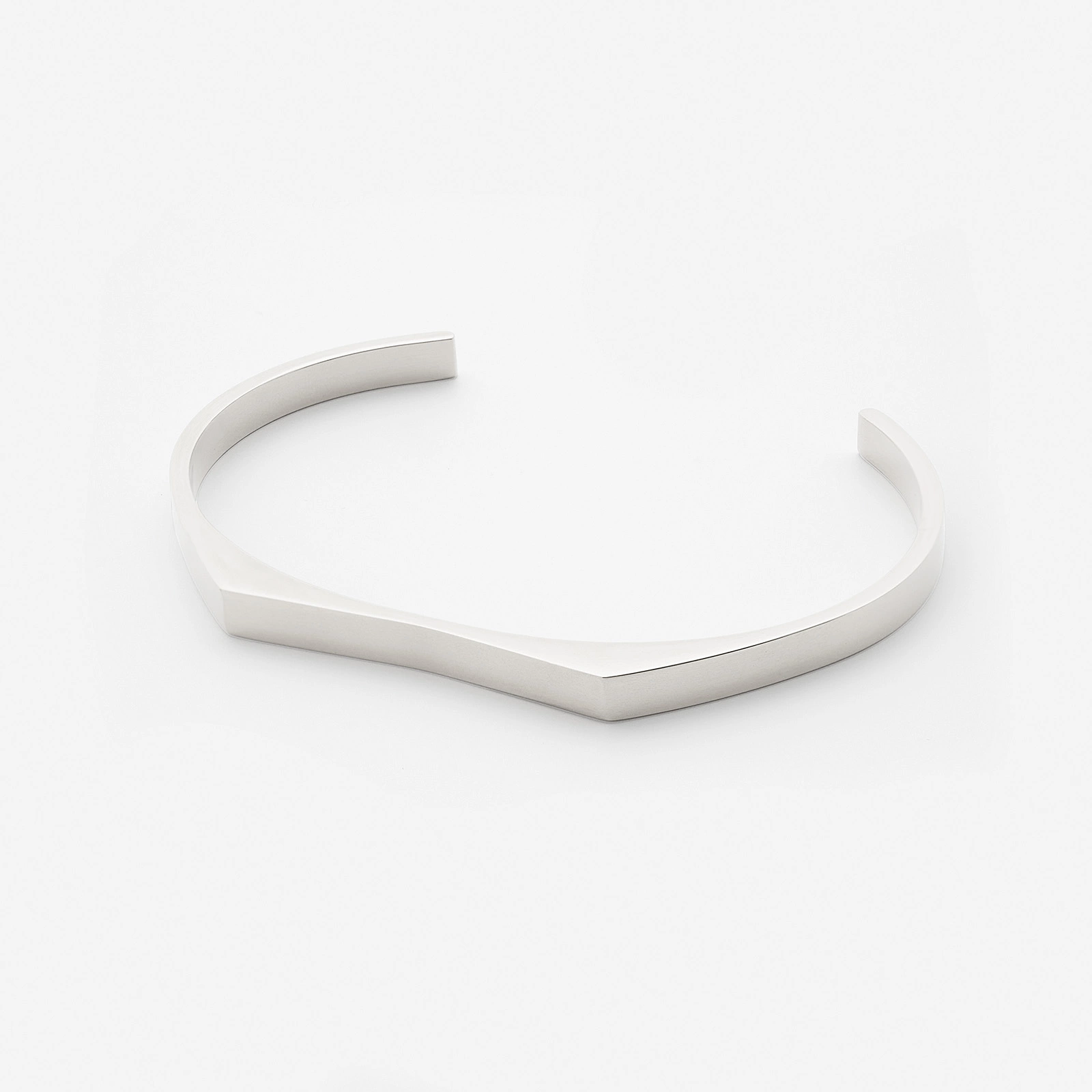 Guldpläterat stålarmband herr - Bangle med bricka Guldpläterat stålarmband herr - Bangle med bricka