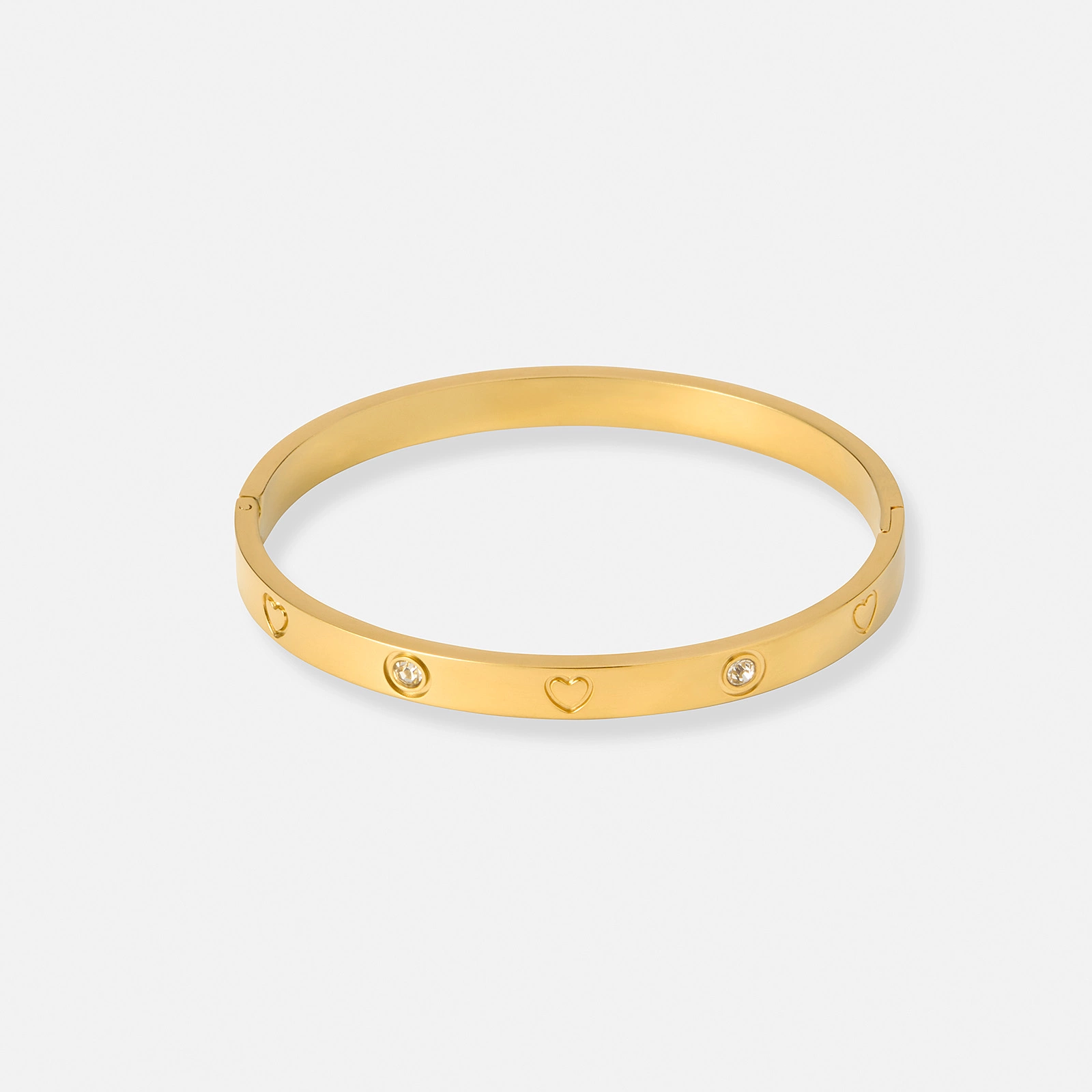 Guldpläterat stålarmband, bangle 6 mm med hjärtan Guldpläterat stålarmband, bangle 6 mm med hjärtan